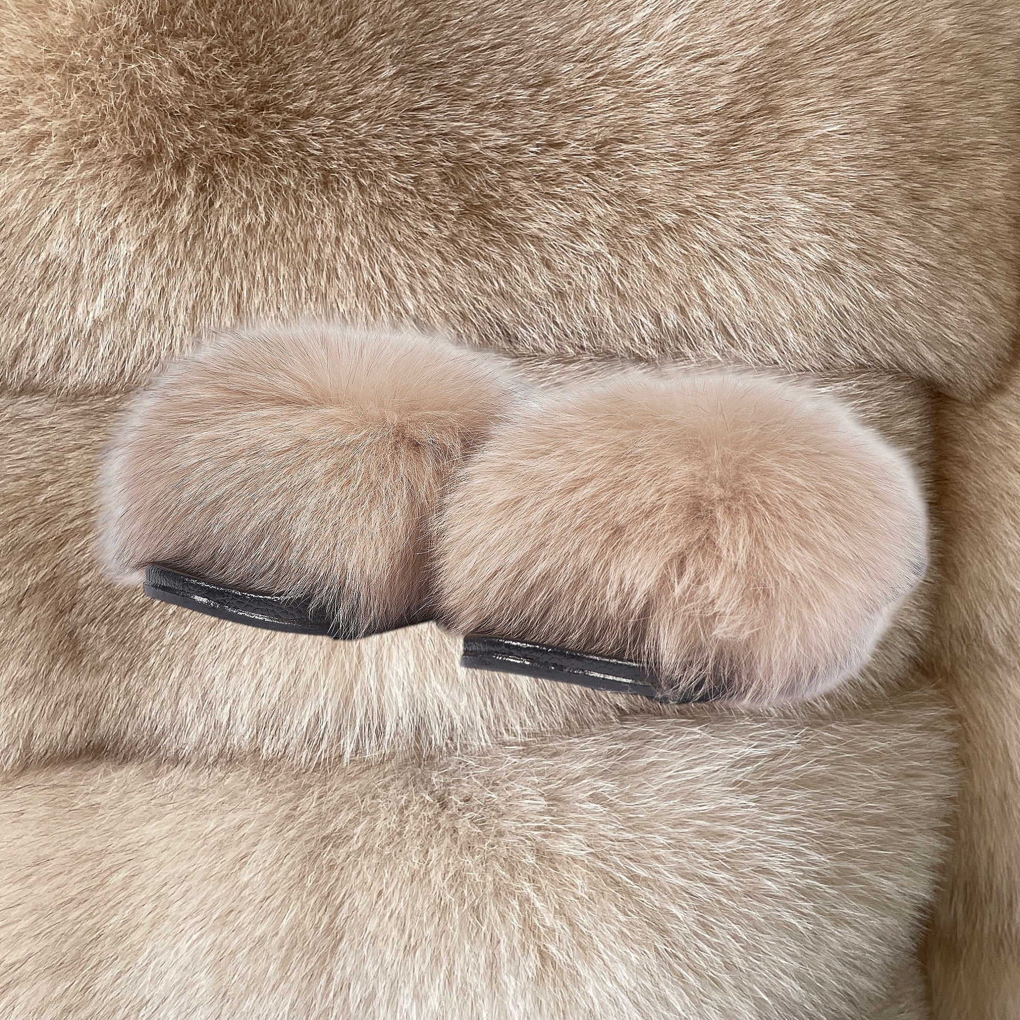 MINI BEIGE FUR BALL SLIDES